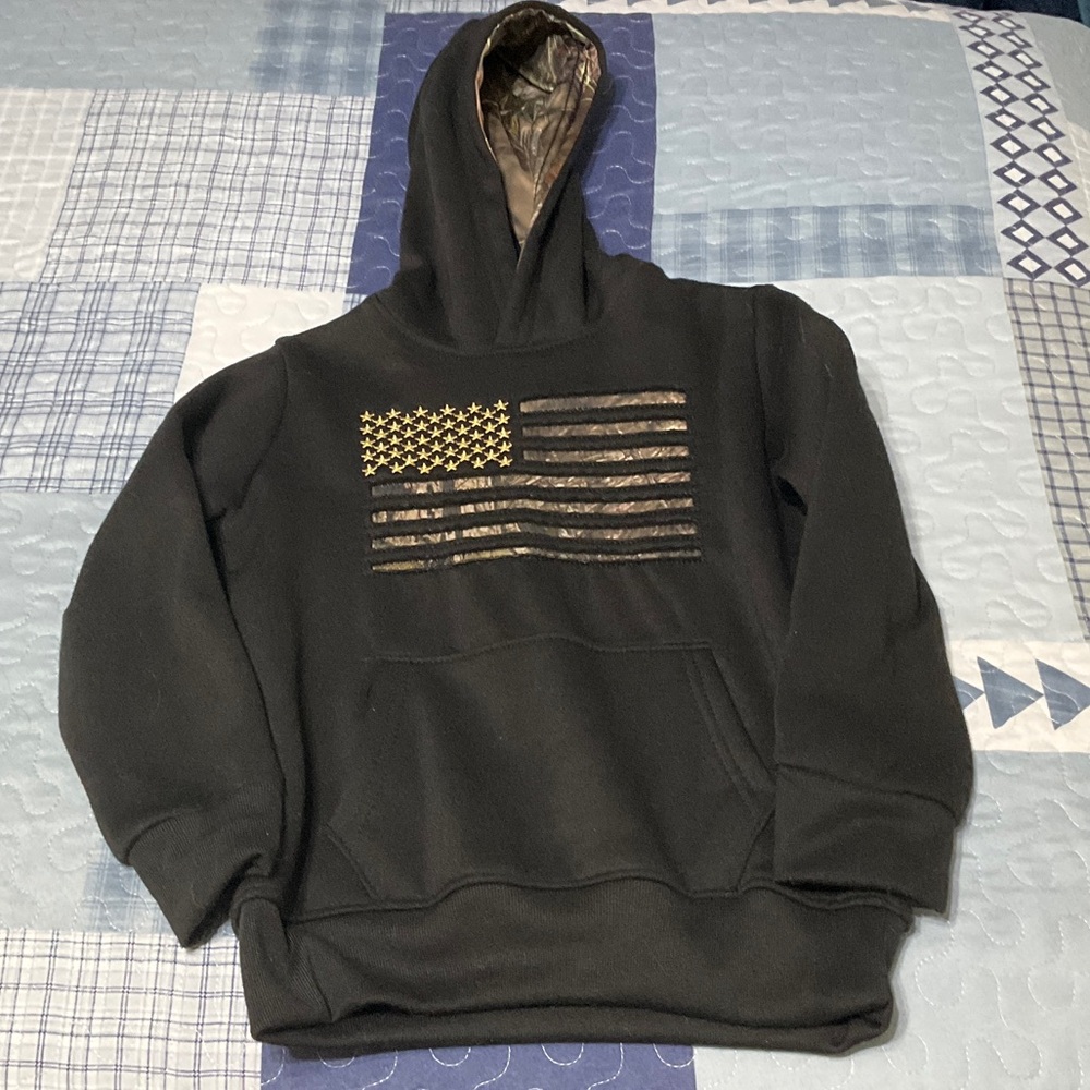 Boys camo American Flag black hoodie Size 5/6